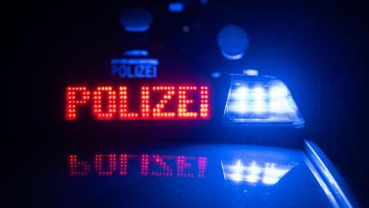 Bild: Marijan Murat/dpa
Die Bundesstraße war nach dem Unfall mehrere Stunden lang gesperrt. (Symbolbild)