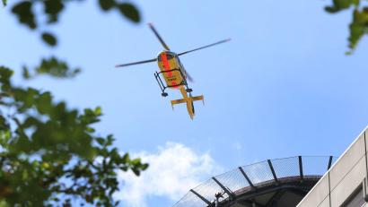 Symbolbild: Karl-Josef Hildenbrand/dpa
Ein Hubschrauber flog den Verletzten ins Krankenhaus.