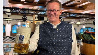 Bild: Sabine Dobel/dpa
Für Martin Leibhard, Vorsitzender des Vereins Münchener Brauereien, wäre ein extra alkoholfreies Wiesnbier ein „logischer Widerspruch“. (Produktion)