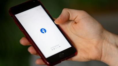 Bild: Fabian Sommer/dpa
Der Datenschutz-Skandal um Cambridge Analytica wirkt für den Facebook-Konzern immer noch nach. (Archivbild)