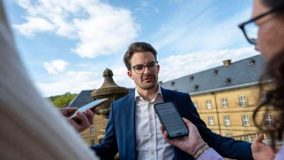 Bild: Pia Bayer/dpa
Der designierte neue Minister für Jugend und Demokratie, Manuel Knoll, hat eine Mammutaufgabe vor sich. (Archivbild)