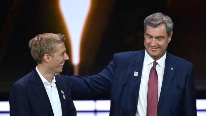 Bild: Marijan Murat/dpa
Bayerns Ministerpräsident Markus Söder und Münchens Oberbürgermeister Dominik Krause freuen sich über den Zuschlag für München.