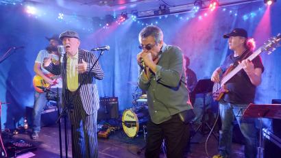 Bild: Helmut Kunz
"Fullhouse Blues Gang" legt sich auf der "Live-Stage" so richtig in Zeug.