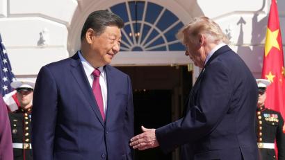 Bild: Jacquelyn Martin/AP/dpa
Chinas Staatschef Xi Jinping (l) reiste für drei Tage zu US-Präsident Donald Trump nach Washington. (Archivbild)