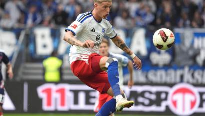 Bild: Marcus Brandt/dpa
Albert Grönbæk hat sich im Länderspiel für Dänemark am Oberschenkel verletzt. (Archivbild)