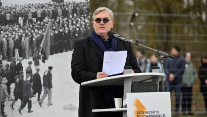 Bild: Martin Schutt/dpa
Hape Kerkeling hat eine vielbeachtete Rede zum Jahrestag der Befreiung des Konzentrationslagers Buchenwald bei Weimar gehalten. (Archivbild)