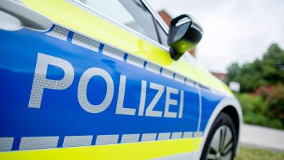 Bild: Hauke-Christian Dittrich/dpa
Bei der Unfallaufnahme erkennen die Beamten den 31-jährigen Fahrer wieder. (Symbolbild)
