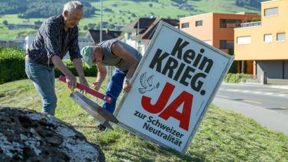 Bild: Urs Flueeler/KEYSTONE/dpa
Schweiz: Neutralitätsinitiative scheitert bei einer Volksabstimmung. (Archivbild)