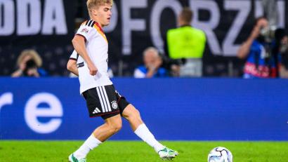 Bild: Tom Weller/dpa
Gab sein DFB-Debüt just im eigenen Vereinsstadion: Augsburg-Profi Hennes Behrens.