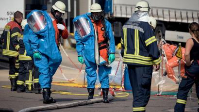 Bild: Tizian Gerbing/dpa
Insgesamt waren rund 150 Einsatzkräfte von Feuerwehr, Rettungsdienst und Polizei vor Ort.