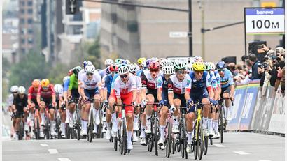 Bild: Graham Hughes/The Canadian Press/AP/dpa
Das Hauptfeld der Straßenrad-WM.