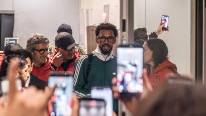 Bild: Victor Huenante Galaz/Agencia Uno/dpa
Bei der Vorstellung in seinem neuen Club in Chile wurde Vozinha im Sommer wie ein Rockstar gefeiert. (Archivbild)