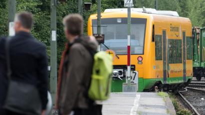 Symbolbild: Armin Weigel
Ab dem 15. Oktober kommt es zu Sperrungen auf den Strecken Schwandorf–Cham und Furth im Wald–Domažlice.