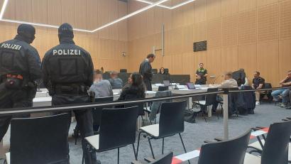 Bild: Theresa Bruischütz
Am dritten Verhandlungstag im Prozess gegen vier Gefängnis- und Klinikdealer machten alle Zeugen von ihrem Zeugnisverweigerungsrecht Gebrauch.
