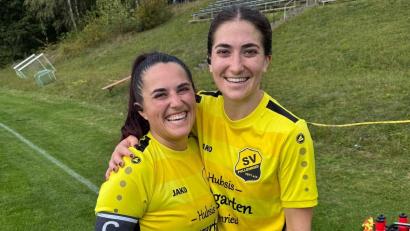 Bild: Dobmeier/privat
Theresa (links) und Caro Dobmeier teilten sie die Tore beim jüngsten 8:0-Sieg der SG Pullenried/Eslarn gegen den SV Mitterkreith.