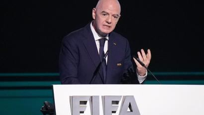 Bild: Darryl Dyck/The Canadian Press/AP/dpa
Steht weiter unter Druck - wehrt sich aber auch: Gianni Infantino. (Archivbild)