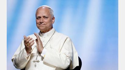 Bild: Benoit Tessier/Reuters Pool via AP/dpa
Papst Leo XIV. will auch nach Deutschland kommen.