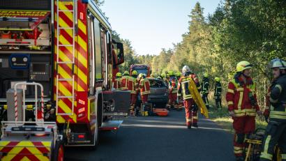 Bild: Marina Gube
In der Spitze sollen bis zu 100 Feuerwehrleute und 80 Sanitäter und Notärzte im Einsatz gewesen sein.