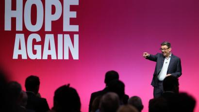 Bild: Jon Super/AP/dpa
Andy Burnham kündigte tiefgreifende Reformen an.