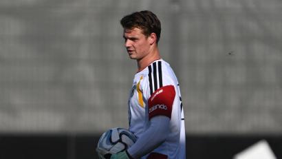 Bild: Federico Gambarini/dpa
Die Anzeichen mehren sich: Jonas Urbig steht daheim in München vor seinem Debüt im DFB-Tor.