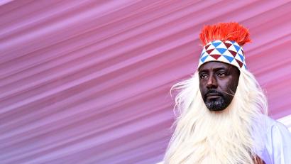 Bild: Hajarah Nalwadda/AP/dpa
Der Journalist Edward Rukidi Kijanangoma ist der neue König von Tooro.