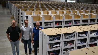 Bild: rti
Die drei Gesellschafter Mathias Zintl, Daniel Müller und Matthias Ziegler (von links) am neuen Standort der Pontara GmbH in Tirschenreuth. Damit ist die Zeit des Leerstands für die einstige Zehendner-Keramik-Halle beendet.