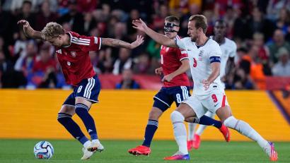 Bild: Petr David Josek/AP/dpa
Harry Kane (rechts) traf erneut für England.