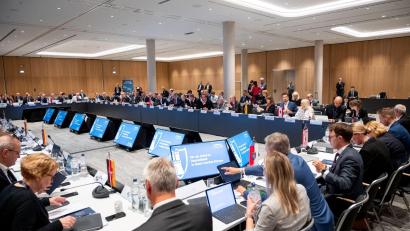 Bild: Daniel Bockwoldt/dpa
Innenministerkonferenz im Juni. Künftig reichen 13 Stimmen.