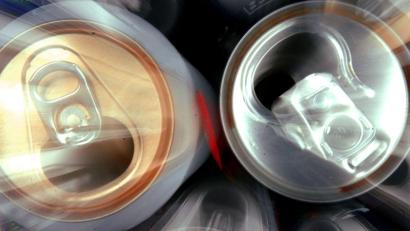 Bild: Jens Büttner/dpa/dpa-tmn
Kinder und Jugendliche konsumieren immer mehr Energydrinks. (Illustration)