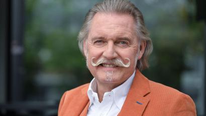 Bild: Jens Kalaene/dpa
Im Anschluss an die Filme schenkt Ingo Lenßen auch den Zuschauern ein offenes Ohr. (Archivbild)