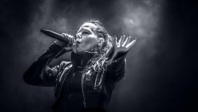 Bild: Paul Verhagen
Metal-Sängerin Britta Görtz kommt für einen Workshop zu Metal-Gesangstechniken im Dezember nach Amberg.