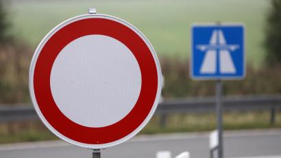Bild: Bernd Wüstneck/dpa
In Sulzbach-Rosenberg kommt es in der Hennebergstraße und am Friedhofweg zu einer Vollsperrung.