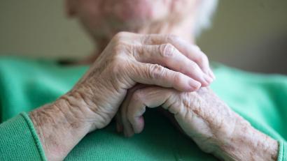 Bild: Marijan Murat/dpa
Die Koalition will die Pflege reformieren - tut sich bei dem Projekt aber schwer. (Symbolfoto)