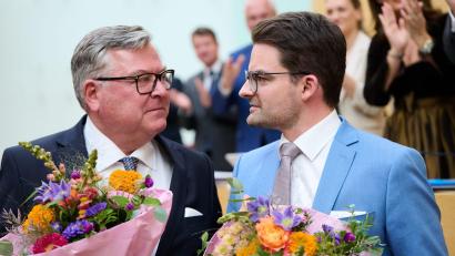 Bild: Sven Hoppe/dpa
Die neuen Minister sind vereidigt.