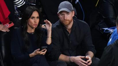 Bild: Jae C. Hong/AP/dpa
Herzogin Meghan und Prinz Harry wohnen mit ihren Kindern wieder in Großbritannien. (Archivbild)