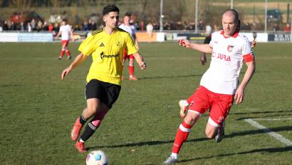 Bild: Dieter Jäschke
In der abgelaufenen Saison trug Johannes Renner (rechts) noch das Trikot der SpVgg Trabitz. Mittlerweile ist der 36-Jährige zurück gewechselt und hofft auf einen Sieg seiner SV Grafenwöhr im Spitzenspiel der Kreisliga Nord.