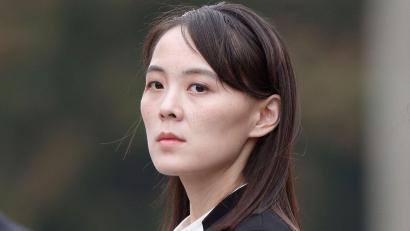 Bild: Jorge Silva/Pool Reuters via AP/dpa
Kim Yo Jong, Schwester von Nordkoreas Machthaber Kim Jong Un, weist jegliche Verantwortung ihres Landes für den Vorfall zurück.