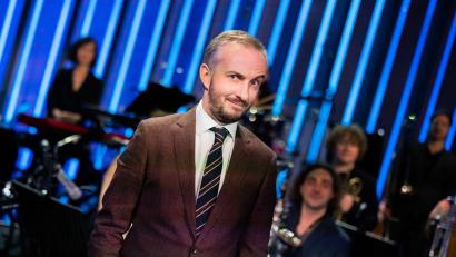 Bild: Rolf Vennenbernd/dpa
Der Satiriker Jan Böhmermann erklärt seine Entscheidung über das Ende von „ZDF Magazin Royal“ (Archivbild)