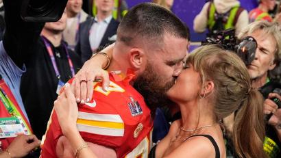 Bild: John Locher/AP/dpa
Travis Kelce und Taylor Swift gaben sich Anfang Juli das Ja-Wort. (Archivbild)