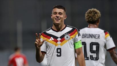 Bild: Domenic Aquilina/dpa
Tresoldi führt die U21 als Kapitän zum Sieg.