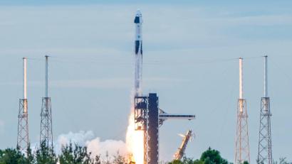 Bild: John Raoux/AP/dpa
Die Astronauten brachen vom Weltraumbahnhof Cape Canaveral im US-Bundesstaat Florida zur ISS auf.