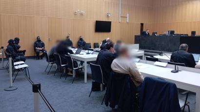 Bild: Kathrin Halbhuber
Voller Saal am Landgericht Weiden: Vier Angeklagte müssen sich wegen des Handels mit Betäubungsmittel verantworten.