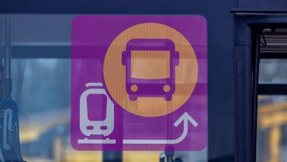 Bild: Armin Weigel/dpa
Die Korridorsanierung zwischen Obertraubling und Passau verläuft nach Plan. Es gibt deswegen Schienenersatzverkehr mit Bussen. (Archivbild)