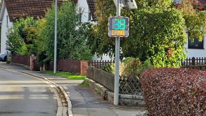 Bild: Elfriede Weiß
Mit zwei festinstallierten Messgeräten und zwei mobilen Geräten wurden Geschwindigkeitsmessungen im Stadtgebiet und auch in den Ortsteilen durchgeführt.
