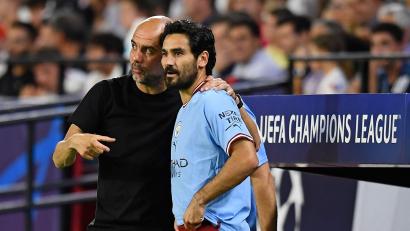 Bild: Jose Breton/AP/dpa
Gündoğan (r) spricht über Klopp - und Guardiola (l). (Archivbild)