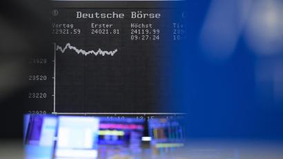 Bild: Hannes P. Albert/dpa
Weil es bei der gesetzlichen Rente eng wird, sollen die Menschen selbst über die Börse fürs Alter vorsorgen. (Symbolbild)