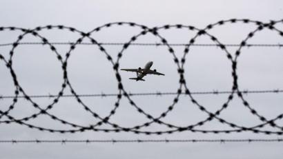 Bild: Julian Stratenschulte/dpa
Künftig dürfen EU-Staaten abgelehnte Asylbewerber auch in Zentren außerhalb der EU bringen. (Symbolbild)