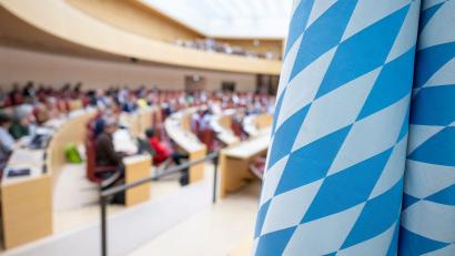 Bild: Peter Kneffel/dpa
Wen entsendet der Landtag in die nächste Bundesversammlung? Eine Vorentscheidung gab es nun per Los. (Archivbild)