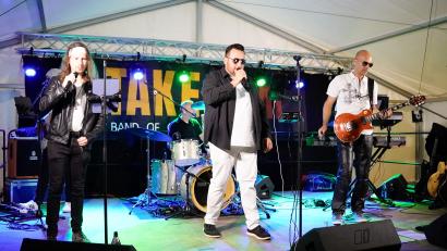 Bild: Alexander Wirz/Grammer AG
Die Grammer-Band Take a Seat sorgt mit ihrem Live-Konzert für einen rockigen Abschluss
