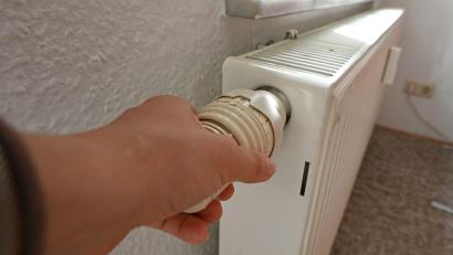 Bild: Elisa Schu/dpa
Wie können Mehrfamilienhäuser kostengünstig und umweltfreundlich beheizt werden? Der Energiedienstleister Techem sieht bei einer bestimmten Technik viele Vorteile. (Symbolbild)